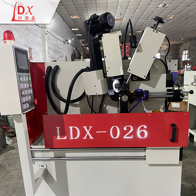 LDX-026(A)伺服擺角全數(shù)控圓鋸片前后角磨齒機(jī)細(xì)節(jié)圖2-1.jpg
